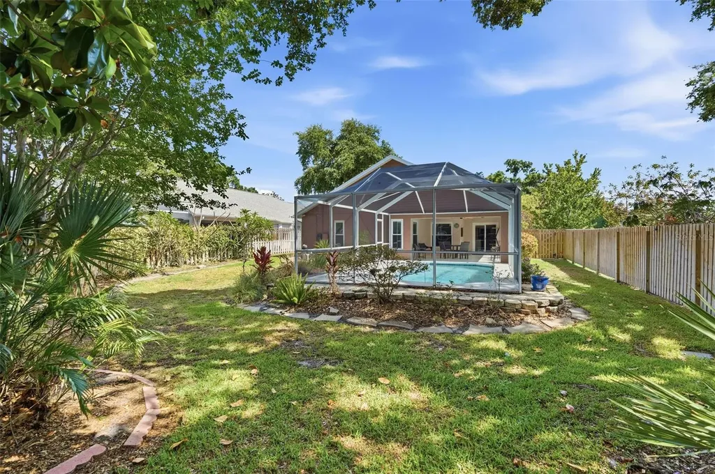 2468 Hidden Pines Lane Clearwater FL 33761