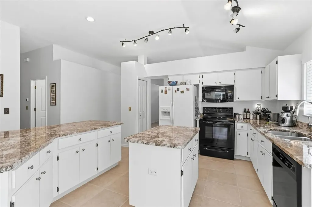 2468 Hidden Pines Lane Clearwater FL 33761