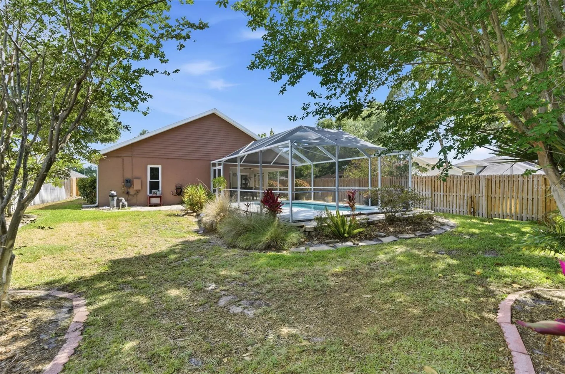 2468 Hidden Pines Lane Clearwater FL 33761
