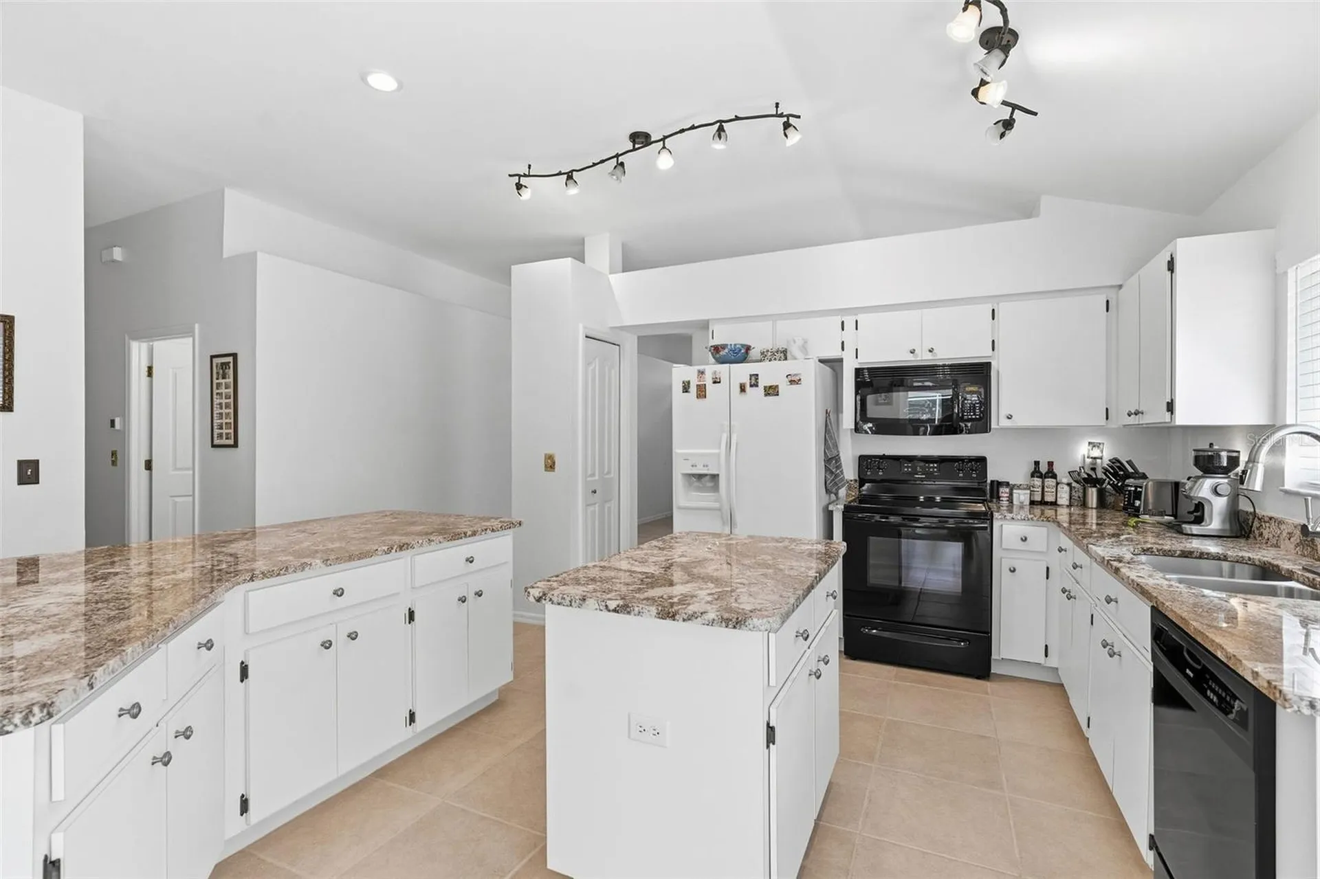 2468 Hidden Pines Lane Clearwater FL 33761