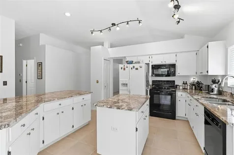 2468 Hidden Pines Lane Clearwater FL 33761