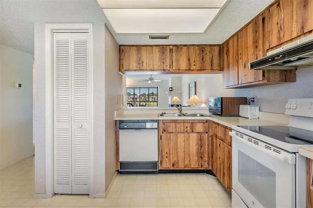 112 Lakeview Place Oldsmar FL 34677