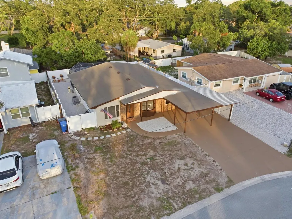 8607 May Circle Tampa FL 33614