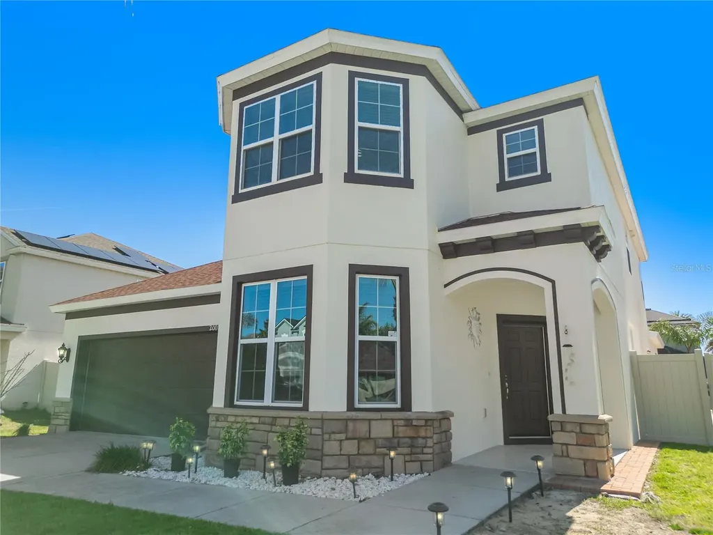 2001 Red Bluff Avenue Apopka FL 32712