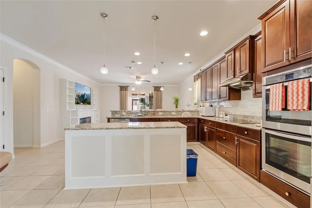 2001 Red Bluff Avenue Apopka FL 32712