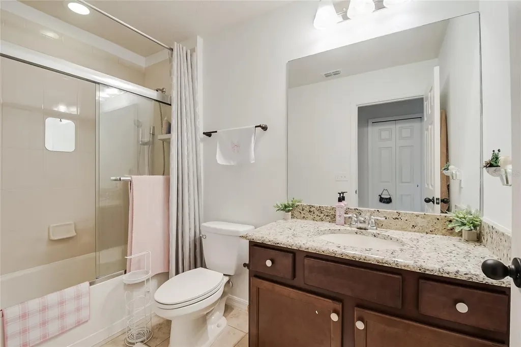 2001 Red Bluff Avenue Apopka FL 32712