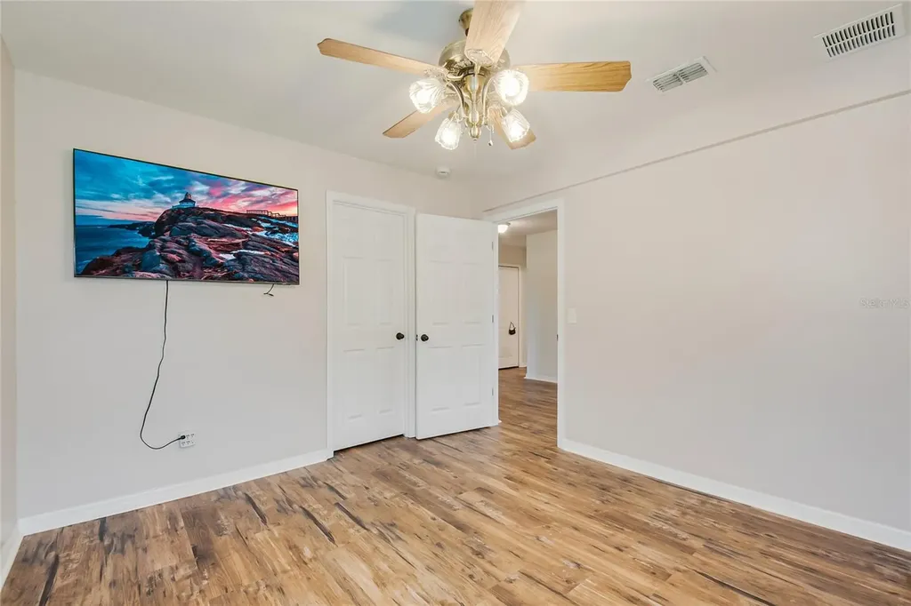 2001 Red Bluff Avenue Apopka FL 32712