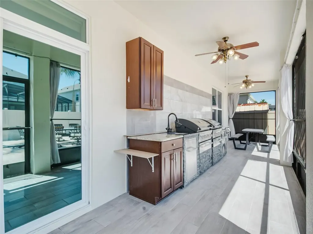 2001 Red Bluff Avenue Apopka FL 32712
