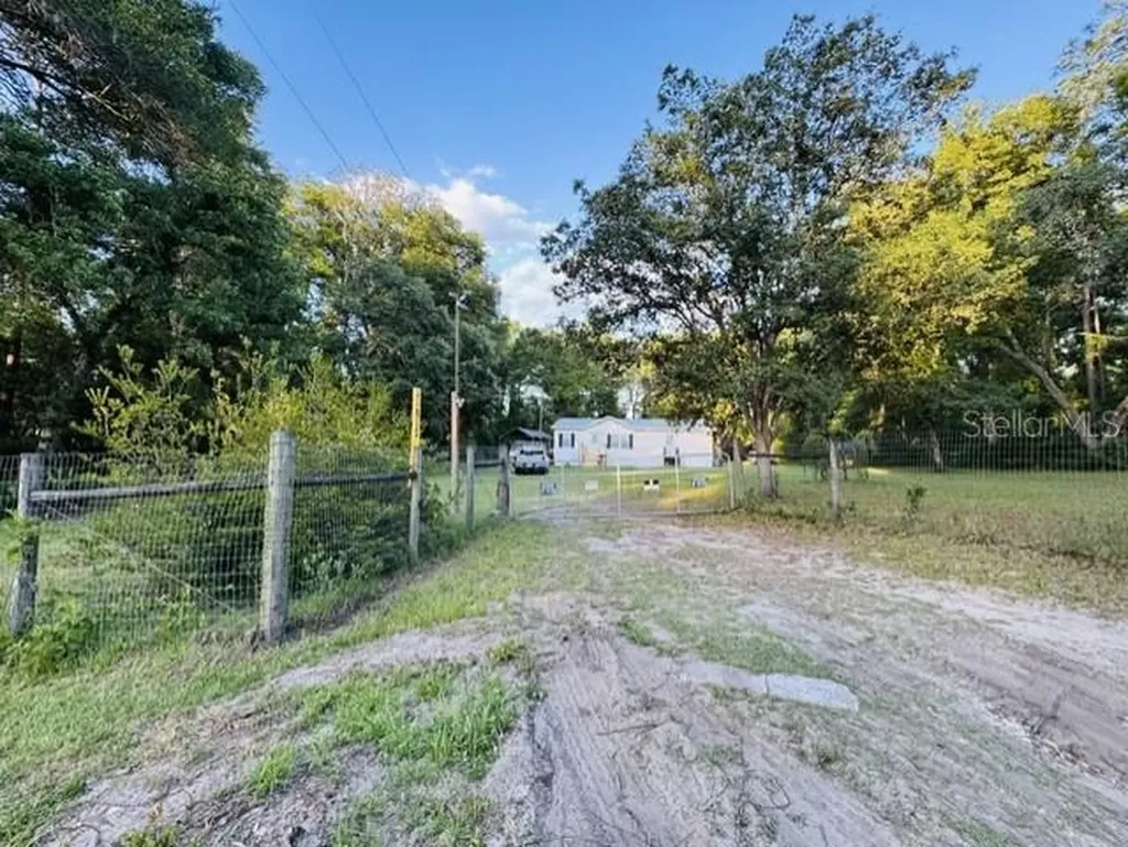 11817 SW 58th Street Webster FL 33597