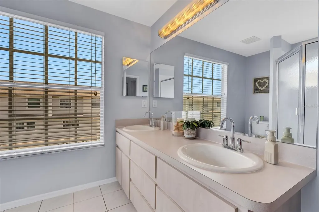 8198 Eagles Park Drive St Petersburg FL 33709
