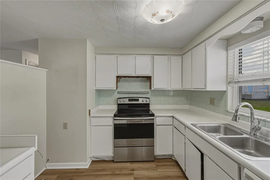 37136 Mandarin Avenue Zephyrhills FL 33541