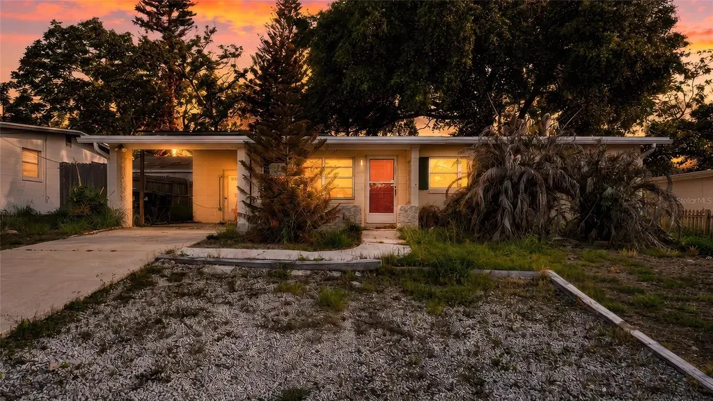 6031 W. Ridgewood Avenue Orlando FL 32835