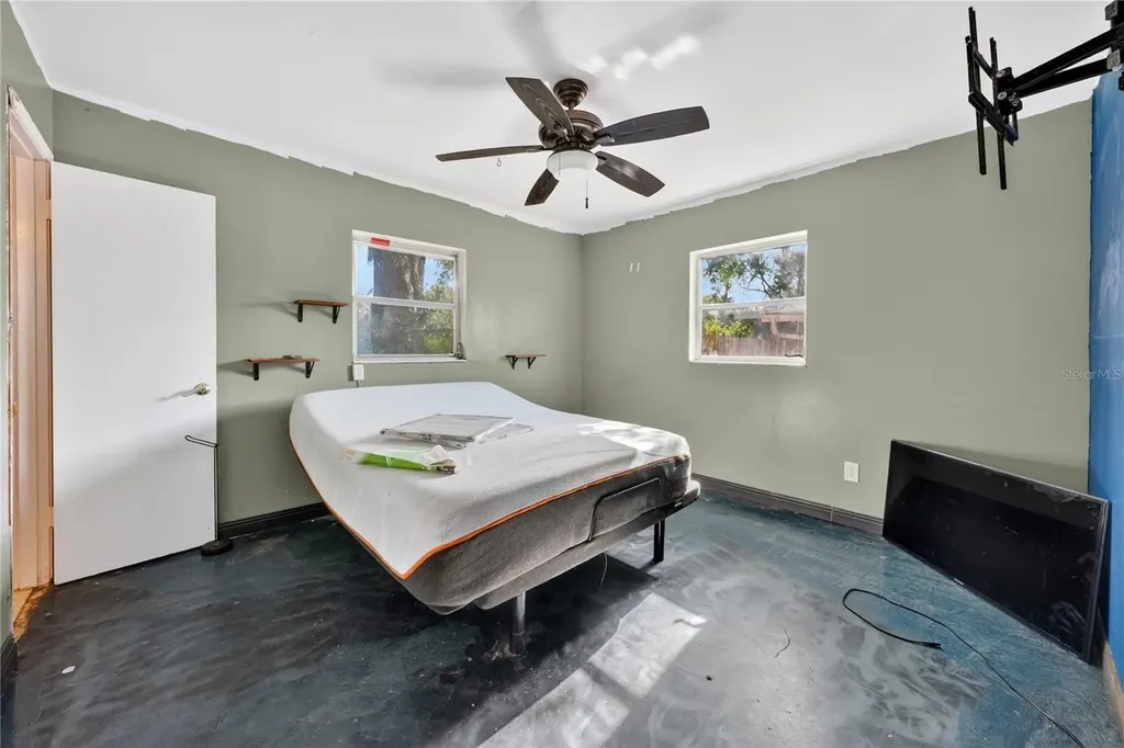 6031 W. Ridgewood Avenue Orlando FL 32835