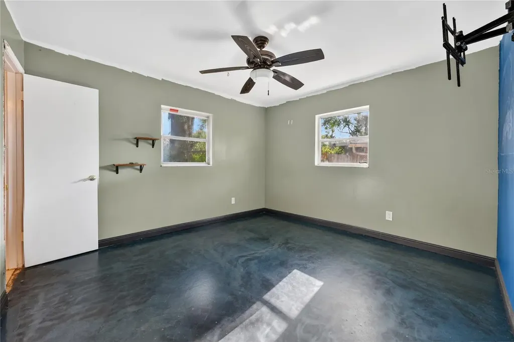 6031 W. Ridgewood Avenue Orlando FL 32835