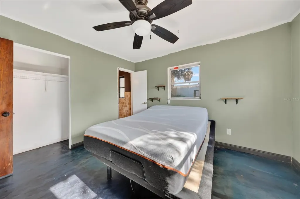 6031 W. Ridgewood Avenue Orlando FL 32835
