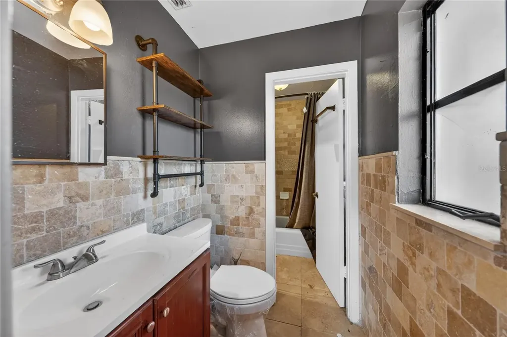 6031 W. Ridgewood Avenue Orlando FL 32835
