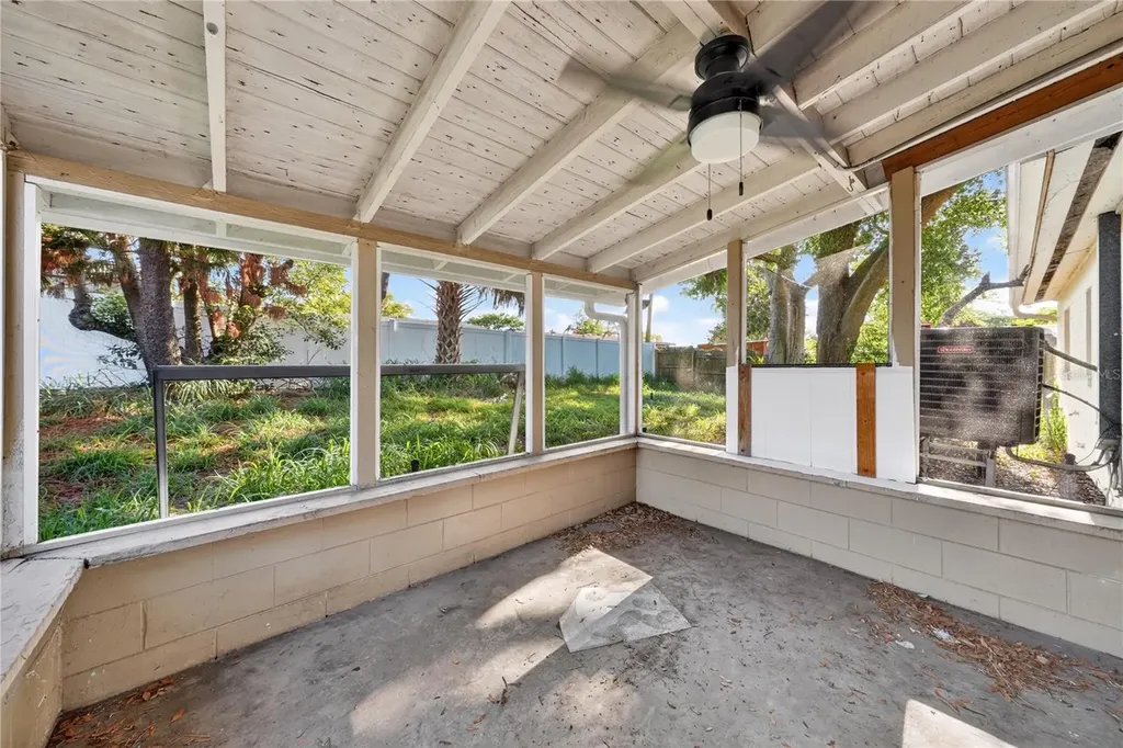 6031 W. Ridgewood Avenue Orlando FL 32835
