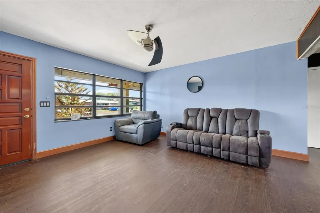 6031 W. Ridgewood Avenue Orlando FL 32835