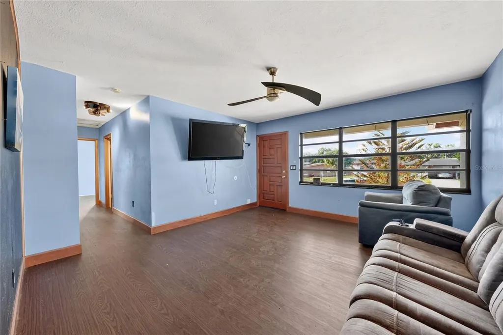 6031 W. Ridgewood Avenue Orlando FL 32835