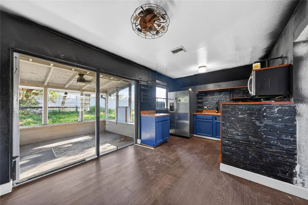 6031 W. Ridgewood Avenue Orlando FL 32835