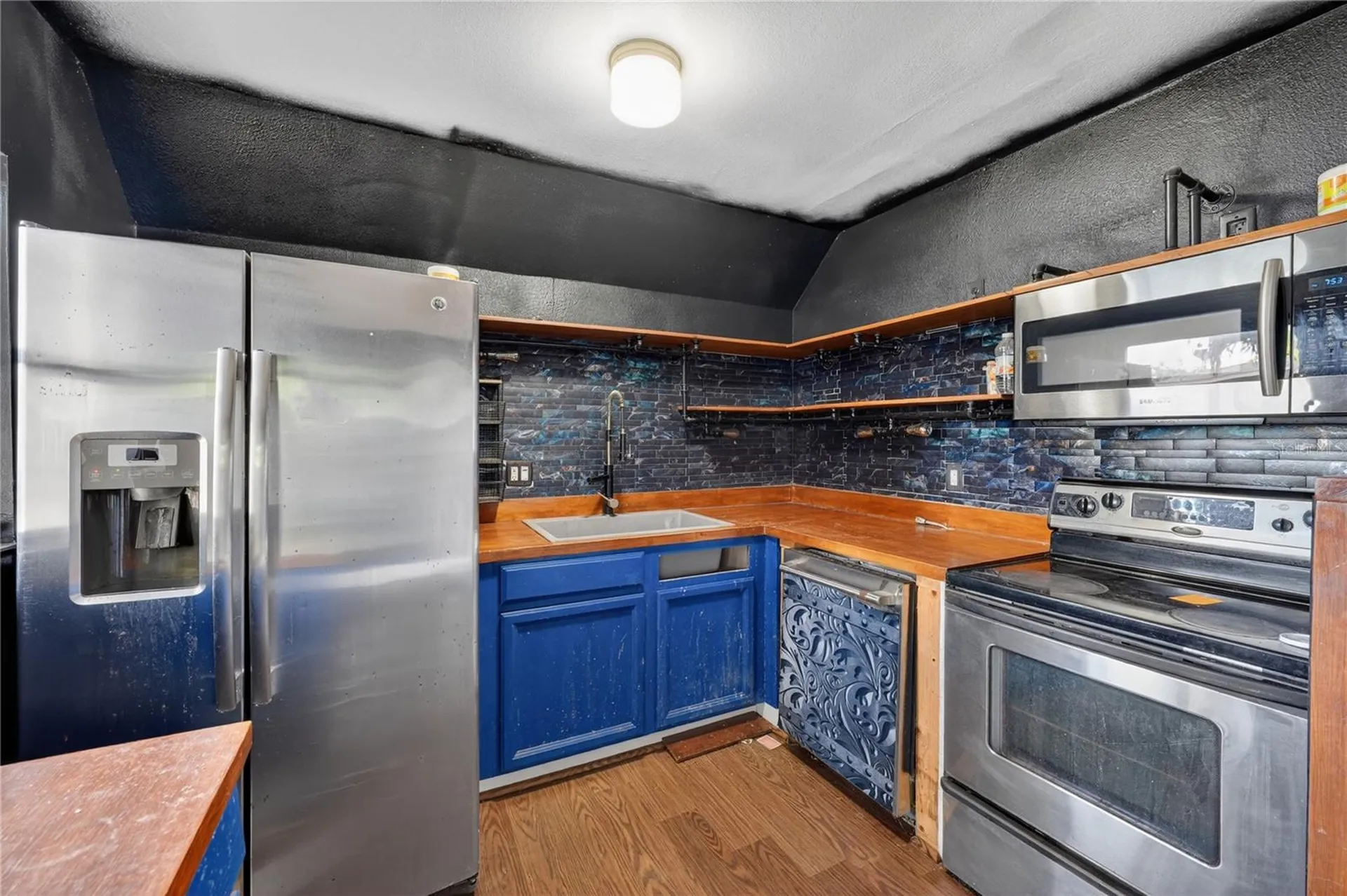 6031 W. Ridgewood Avenue Orlando FL 32835