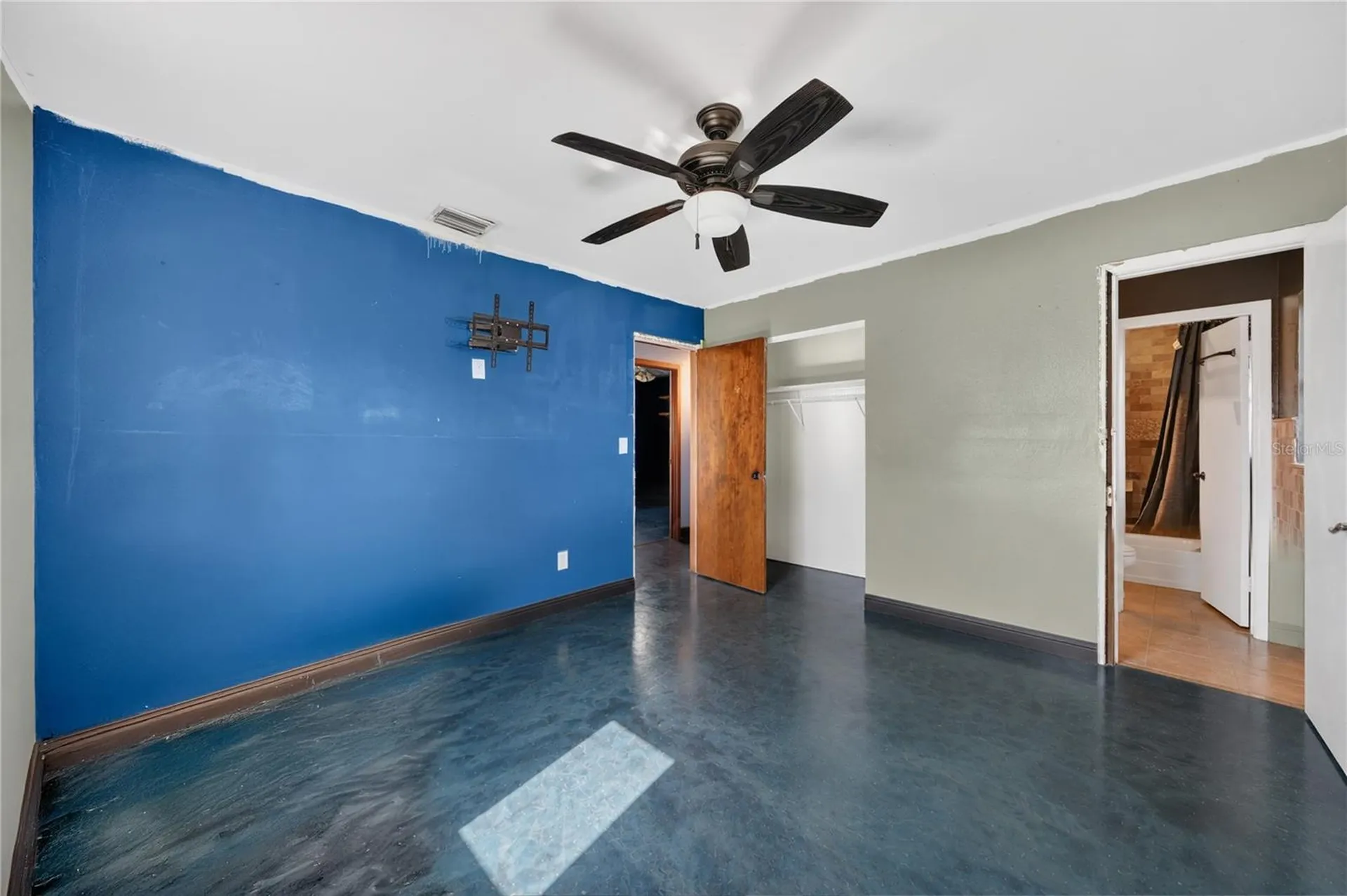 6031 W. Ridgewood Avenue Orlando FL 32835