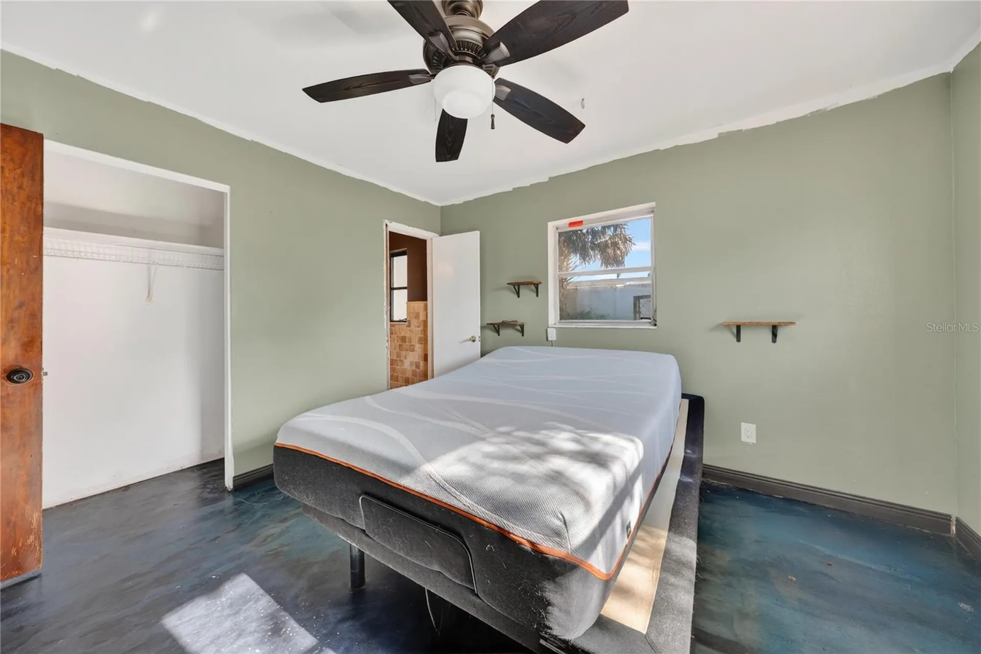 6031 W. Ridgewood Avenue Orlando FL 32835