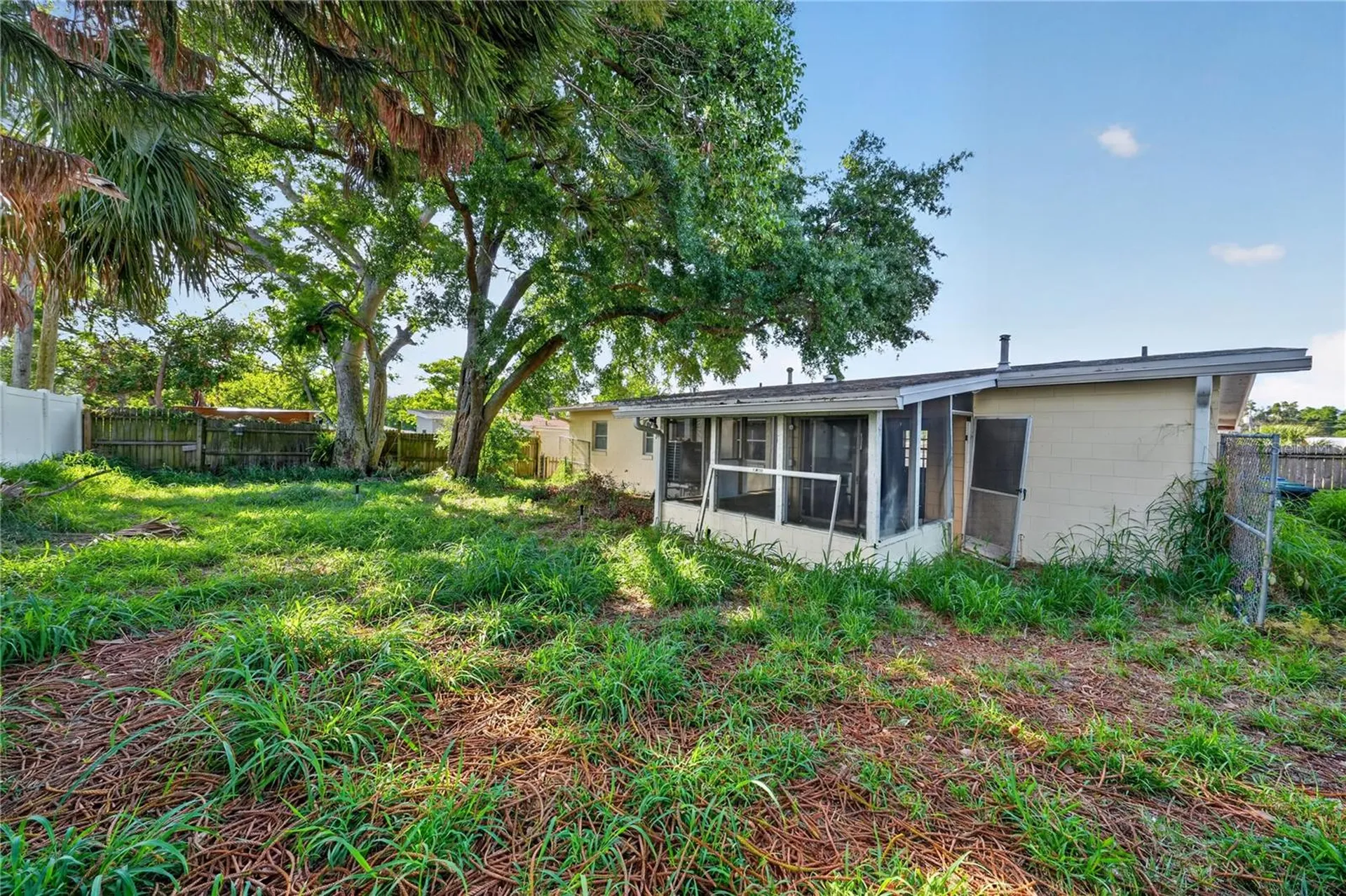 6031 W. Ridgewood Avenue Orlando FL 32835