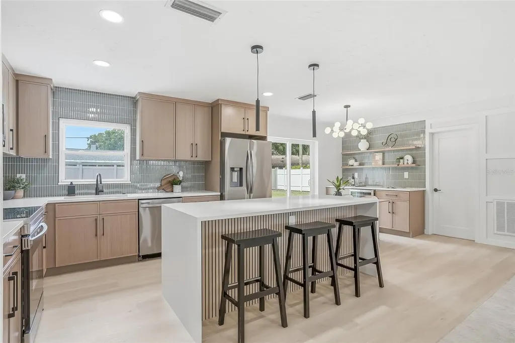 6470 26th Avenue N St Petersburg FL 33710