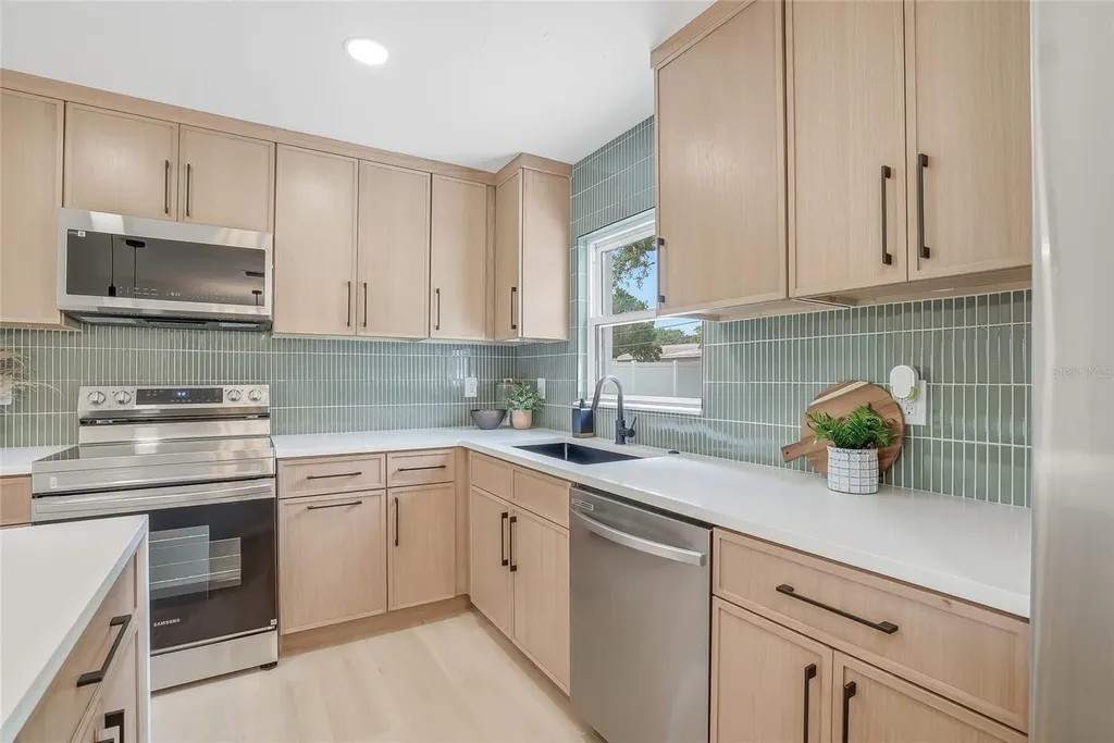 6470 26th Avenue N St Petersburg FL 33710