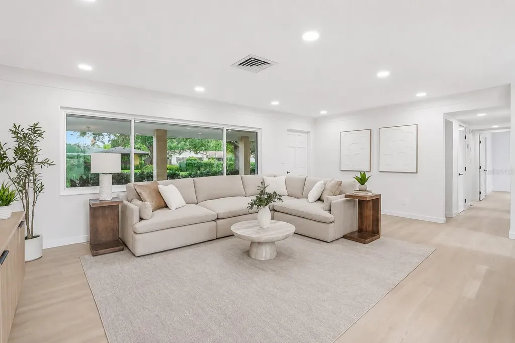 6470 26th Avenue N St Petersburg FL 33710