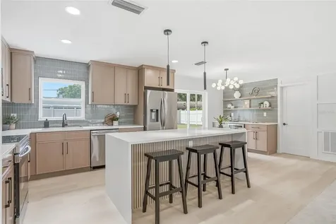 6470 26th Avenue N St Petersburg FL 33710
