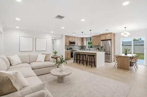 6470 26th Avenue N St Petersburg FL 33710