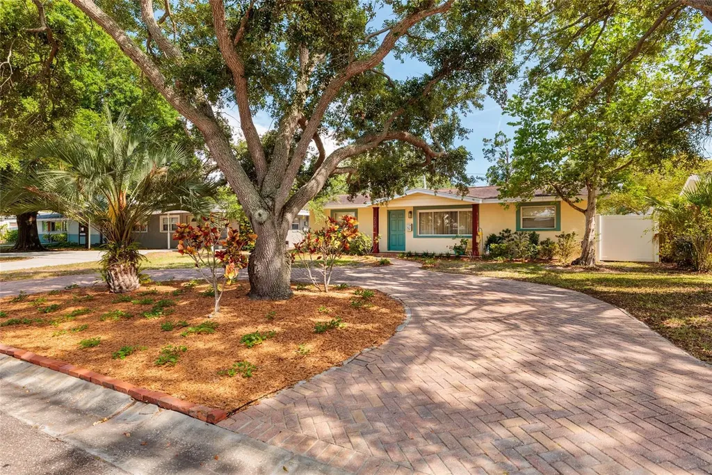 230 43rd Avenue NE St Petersburg FL 33703