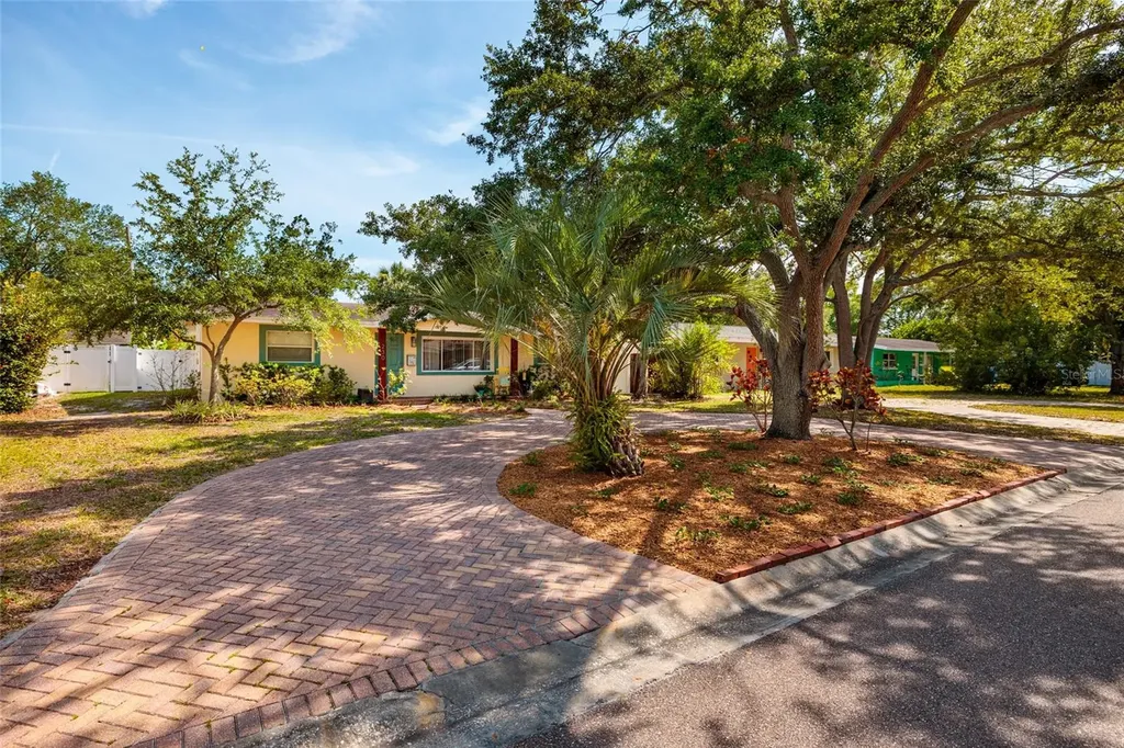 230 43rd Avenue NE St Petersburg FL 33703