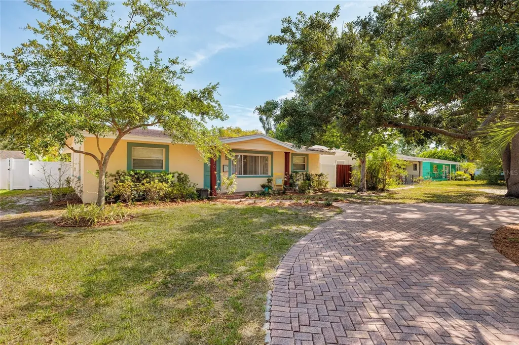 230 43rd Avenue NE St Petersburg FL 33703