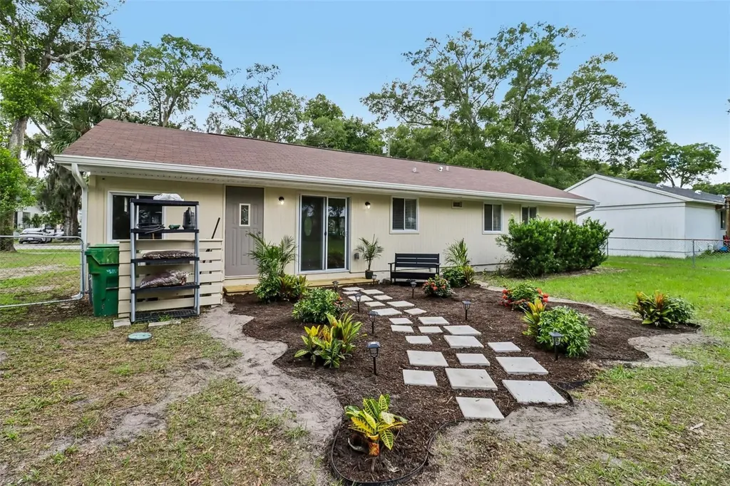 105 N Fairfax Avenue Deland FL 32724