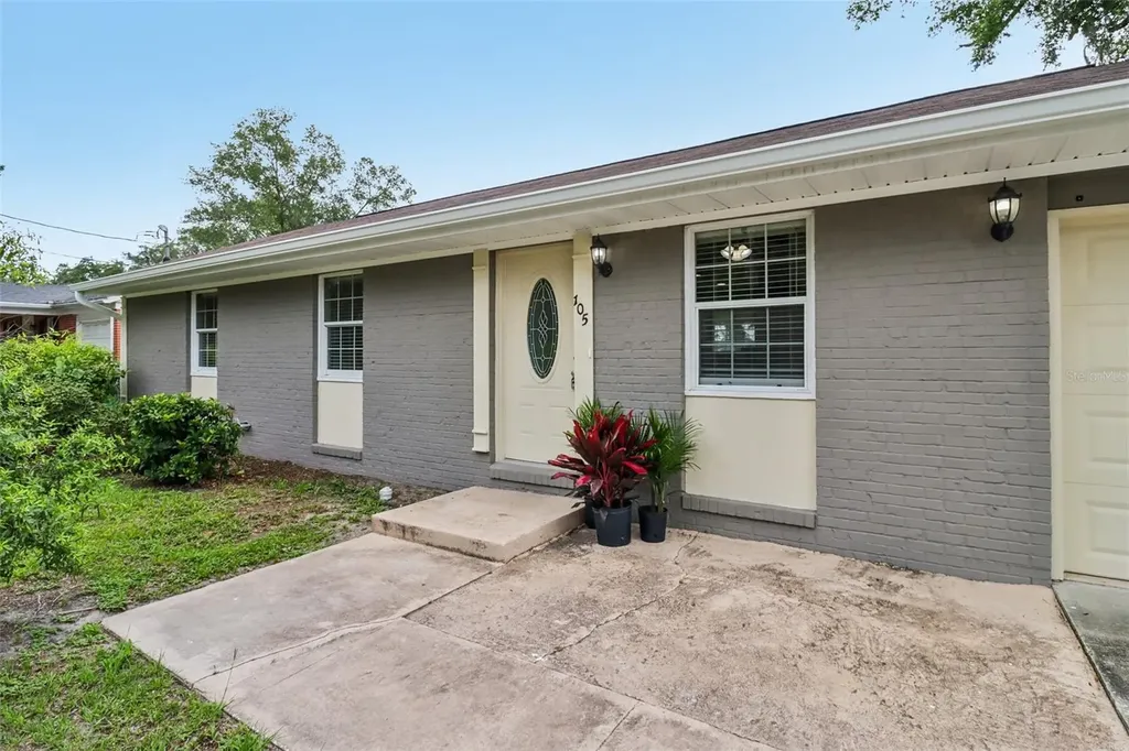 105 N Fairfax Avenue Deland FL 32724