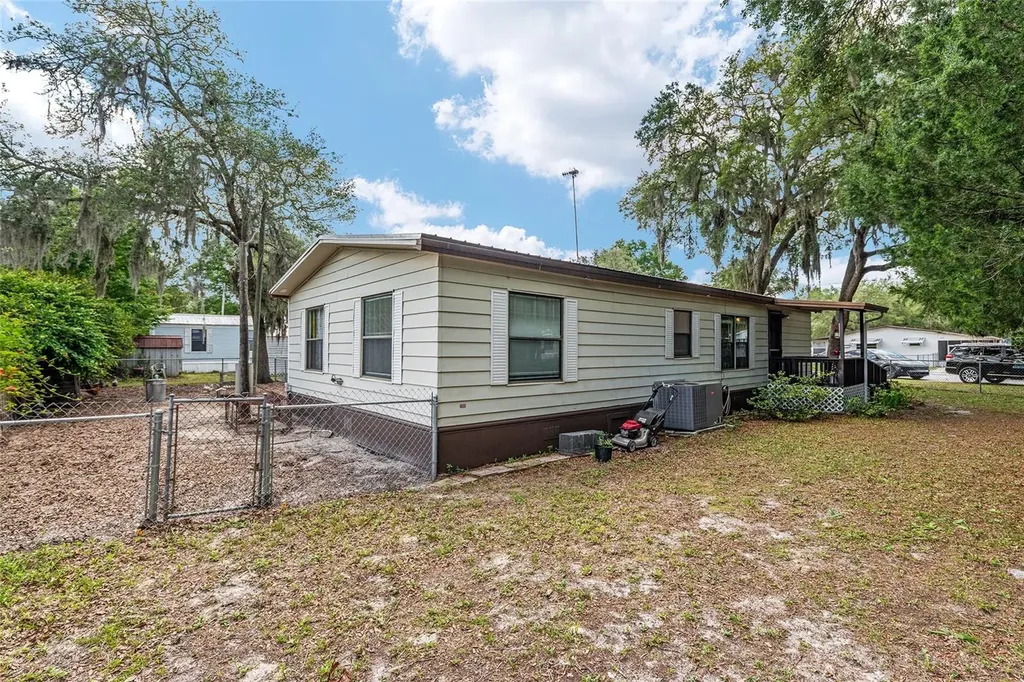 11211 NW 113th Place Chiefland FL 32626