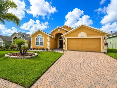 227 Cambridge Avenue Davenport FL 33896
