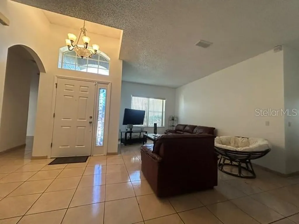 375 Aldershot Court Kissimmee FL 34758