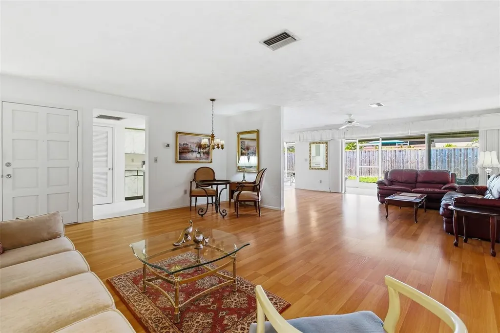 8824 Phyliss Avenue Sarasota FL 34231