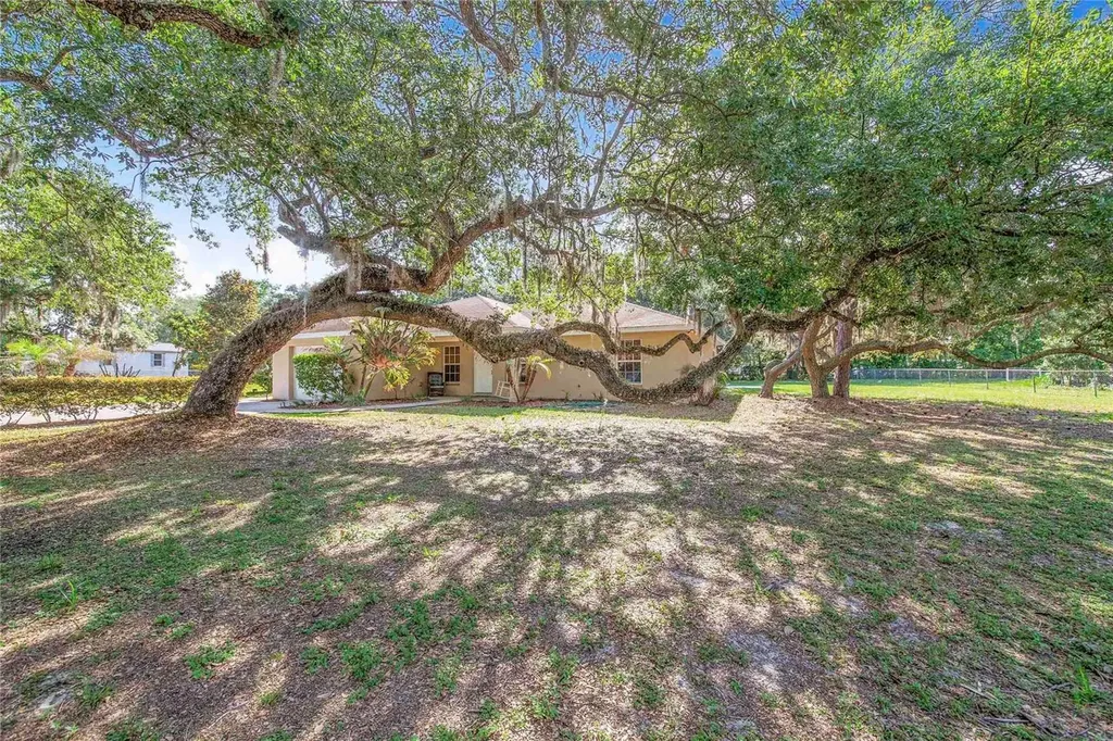 33 Pinewood Drive Haines City FL 33844