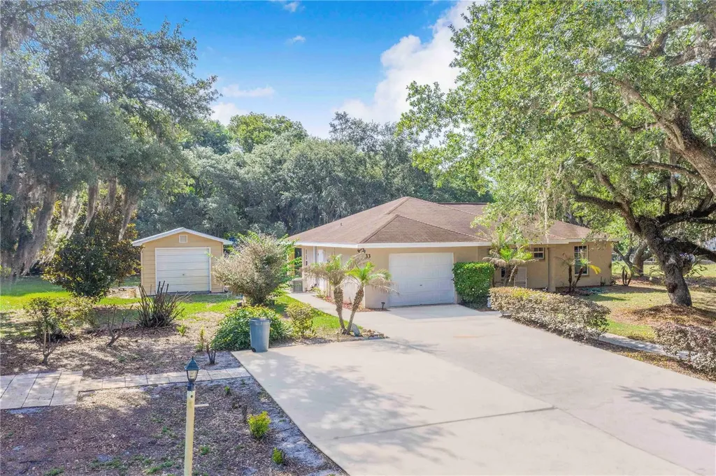 33 Pinewood Drive Haines City FL 33844