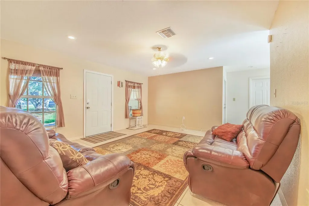 33 Pinewood Drive Haines City FL 33844