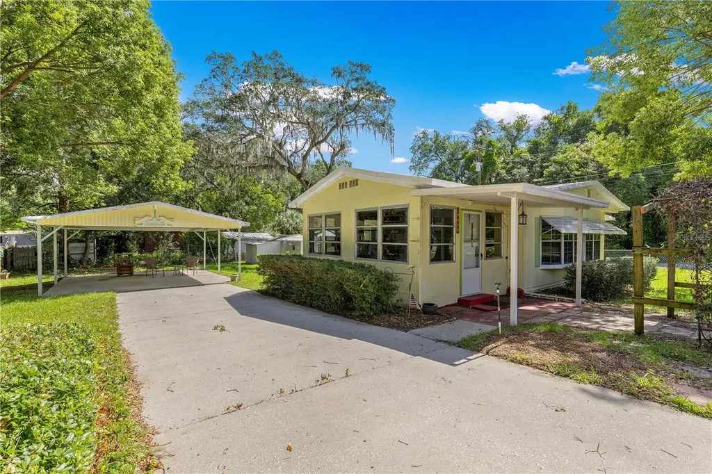 10495 SE 130th Lane Ocklawaha FL 32179