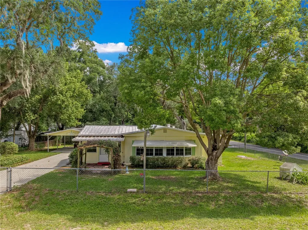 10495 SE 130th Lane Ocklawaha FL 32179