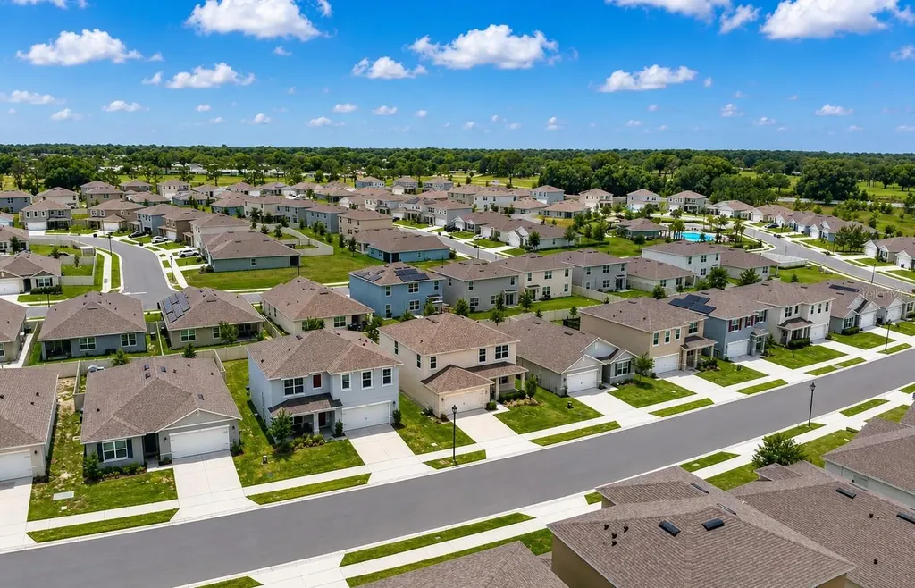 2017 Maple Ridge Drive Zellwood FL 32798