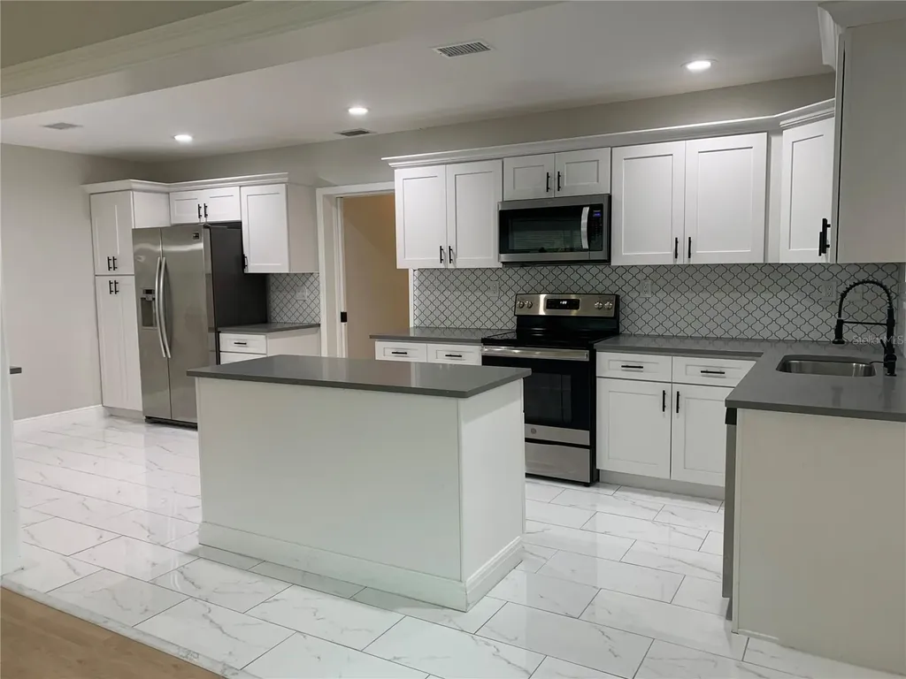 1524 18th Avenue N St Petersburg FL 33704