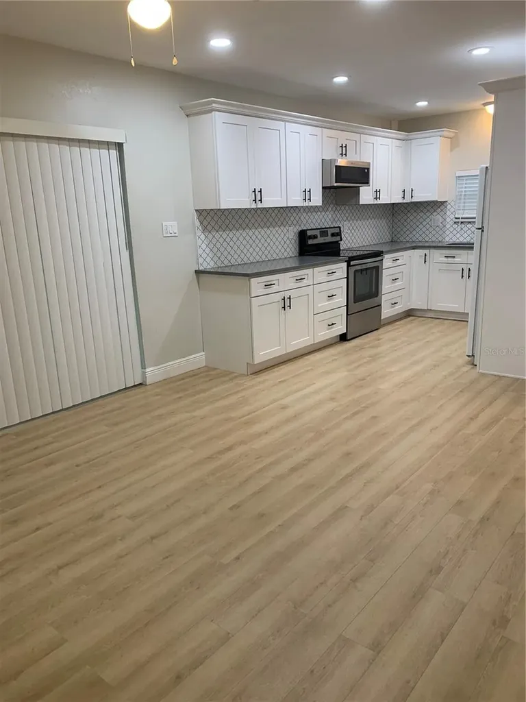 1524 18th Avenue N St Petersburg FL 33704